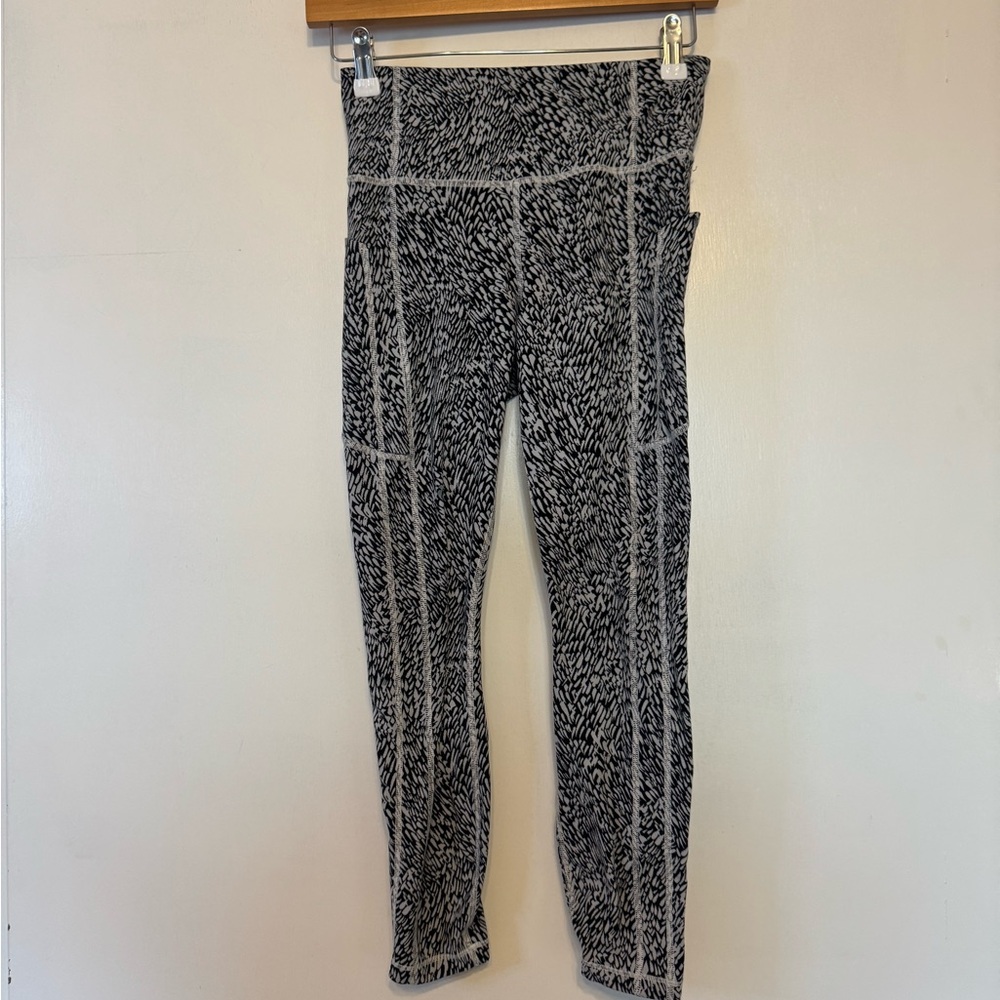 Athleta‎ Black and White Abstract Leggings